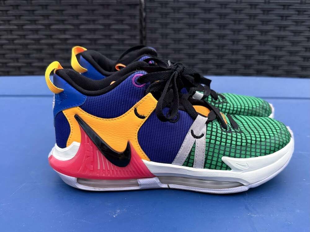 Nike LeBron Witness 7 GS Size 5.5Y Multi-Color Basketball Shoes